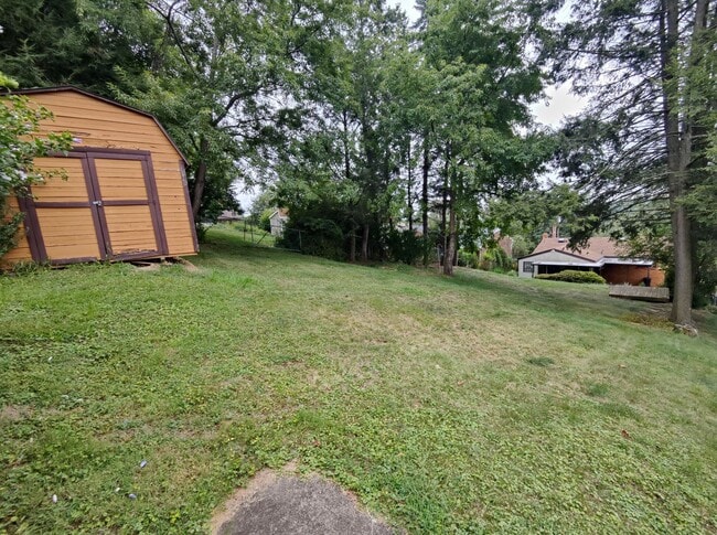 Building Photo - *Updated & Charming 2BD/2BA Single Family ...