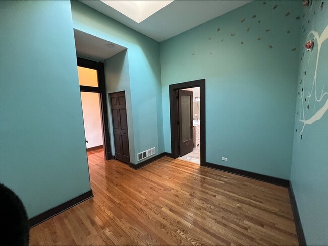 Building Photo - 26 E Downer Pl