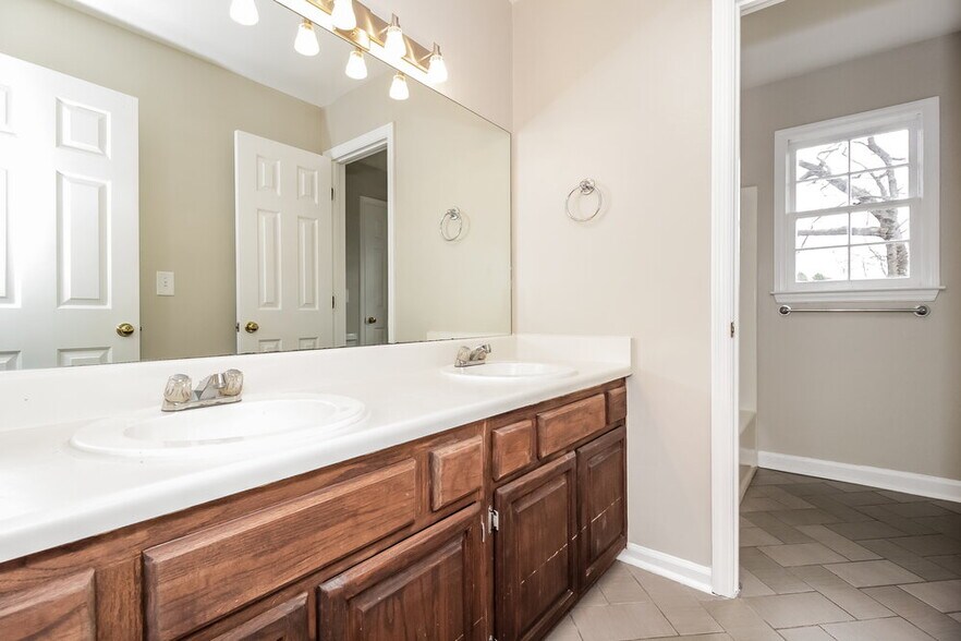 Building Photo - 2308 October Ct