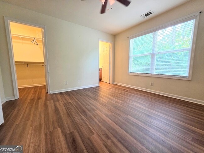 Building Photo - 207 Granite Way