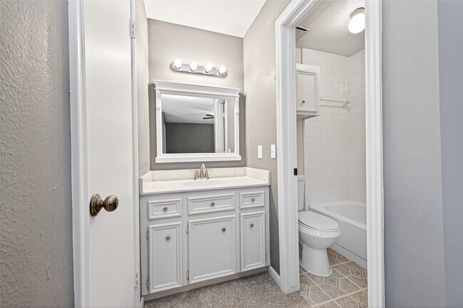 Building Photo - 6700 Richardson Rd