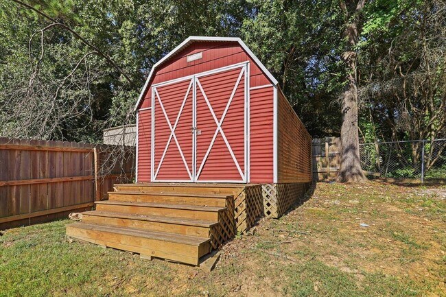 Building Photo - 117 McCree Dr