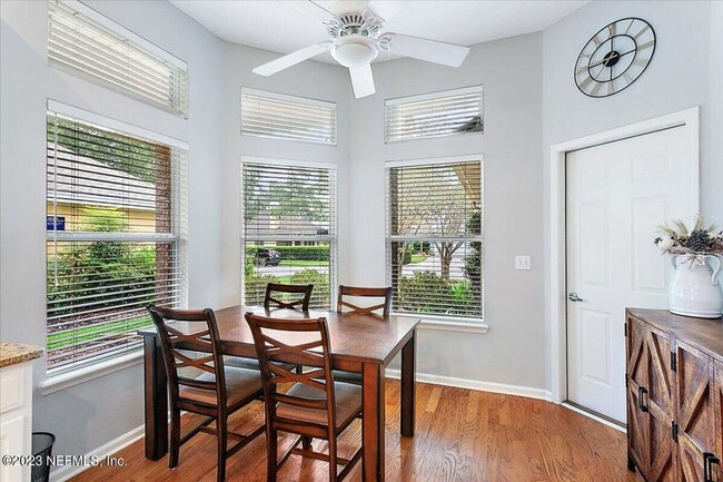 Building Photo - Beautiful home with golf course views in l...