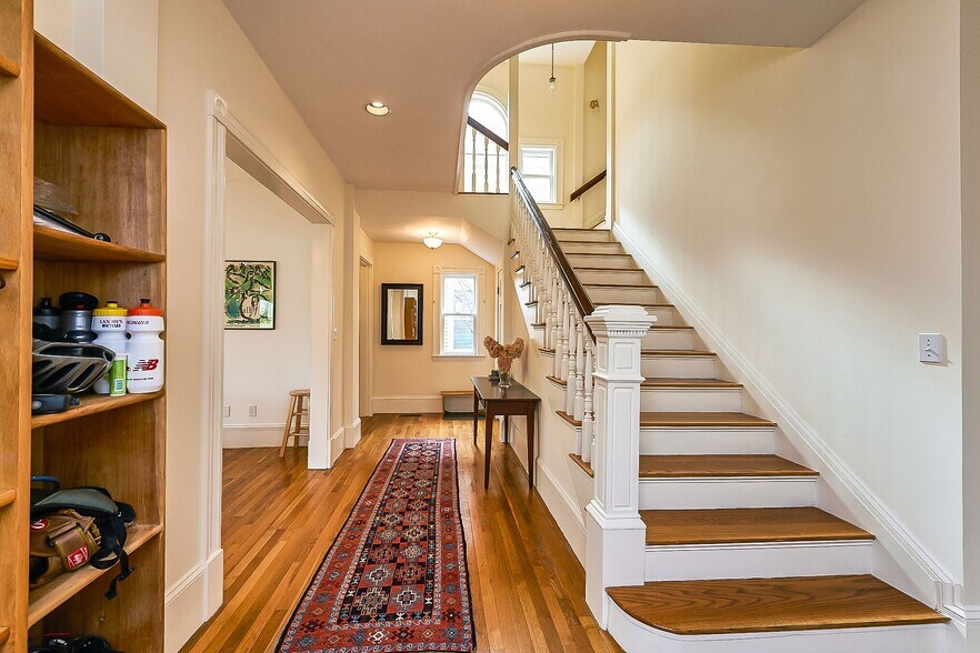 Primary Photo - 25 Mason Ter