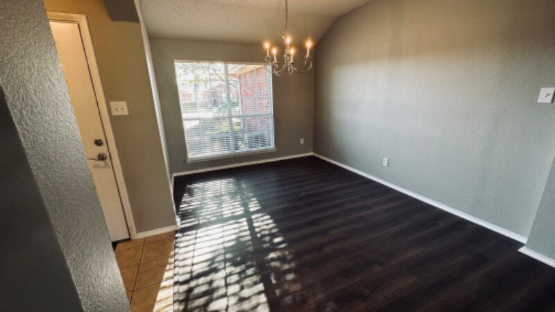 Building Photo - 1013 Chesterfield Dr