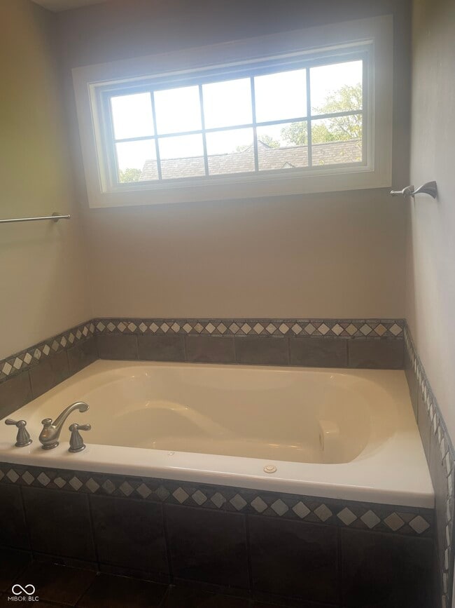 Building Photo - 5670 Honey Locust Dr