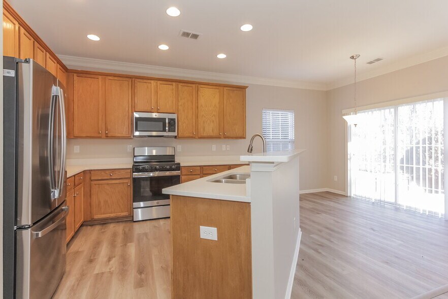 Building Photo - 1020 Breakmaker Ln