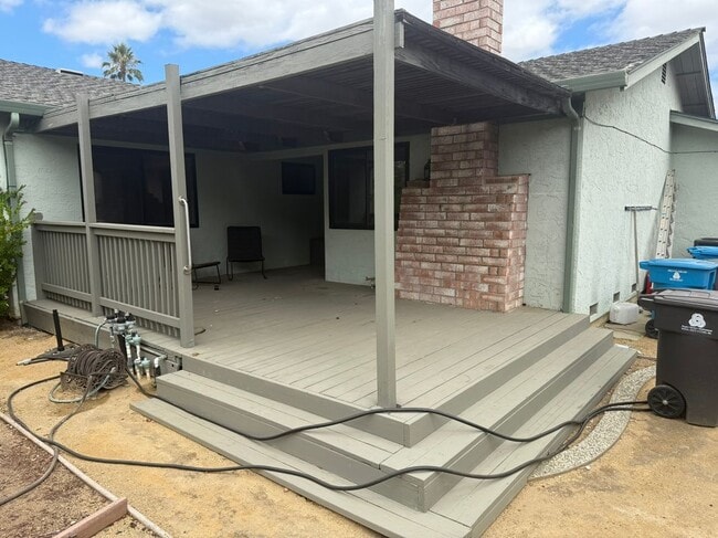 Building Photo - 515 La Baree Dr