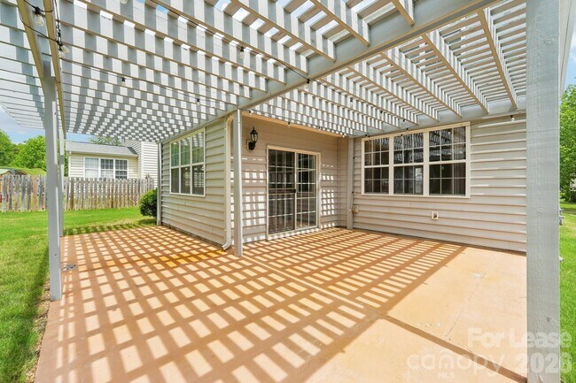 Building Photo - 14417 Laurel Tree Ln