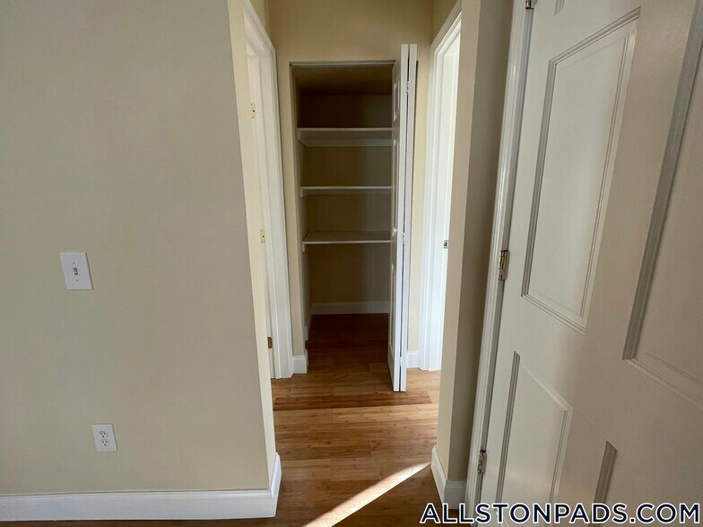 Building Photo - 34 Pratt St