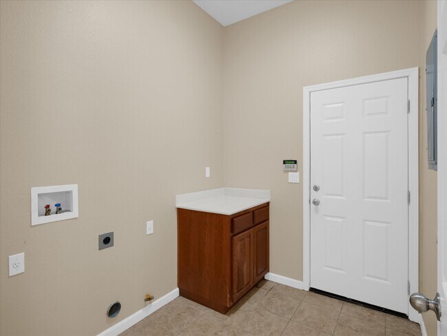 Building Photo - 4312 Middlefield Dr