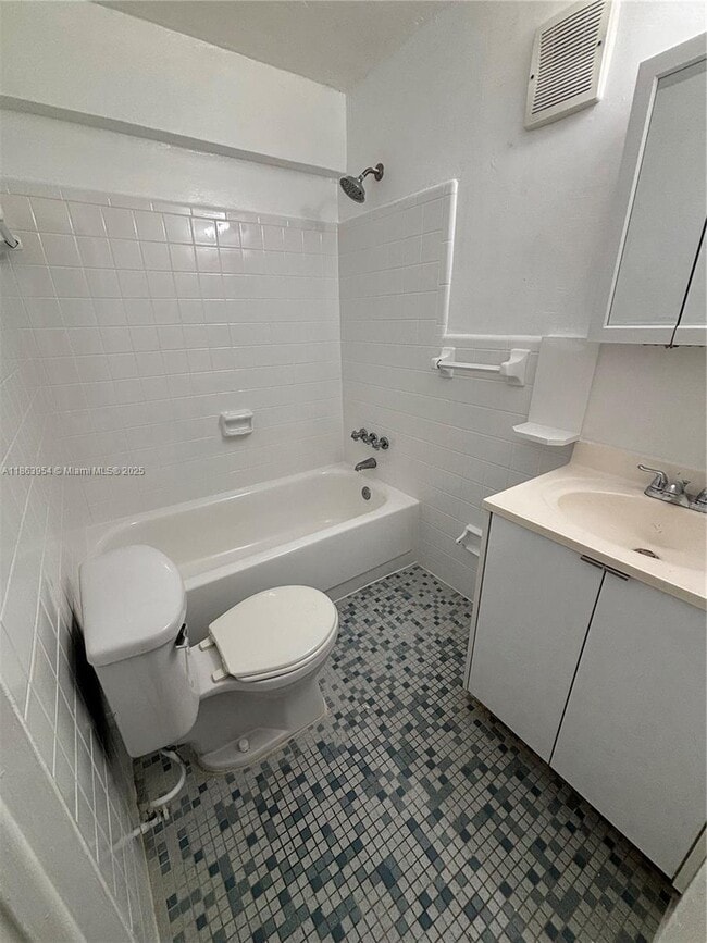 Building Photo - 36 Majorca Ave