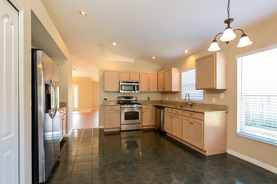 Building Photo - 29613 Morningmist Dr