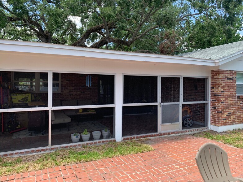 Building Photo - 3013 Sabal Rd