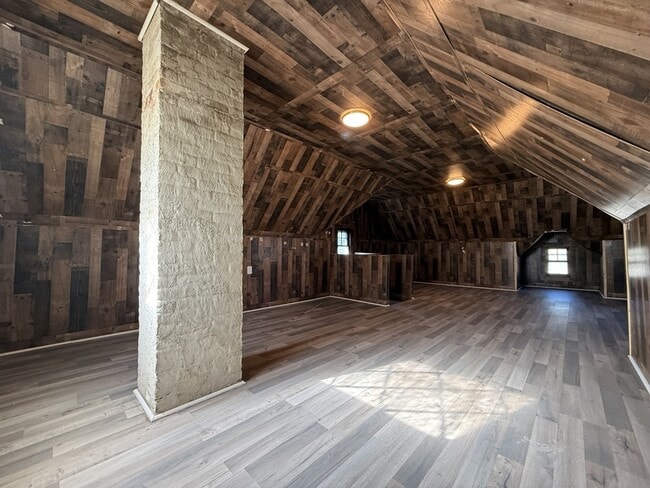 Building Photo - 898 Myrtle Ave