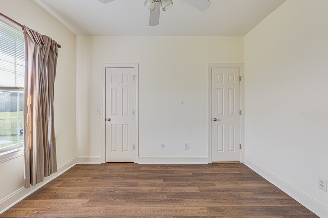 Building Photo - 1822 Lake Wateree Dr