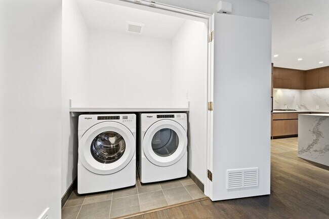 Building Photo - Brand new 16th floor 2bd/2ba home with cit...