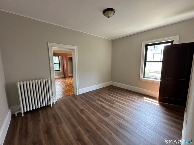 Building Photo - 304 Edgewood St