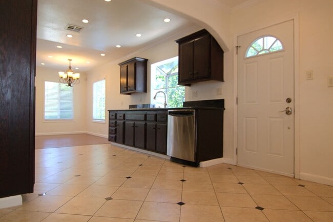 Building Photo - 6730 Balboa Blvd