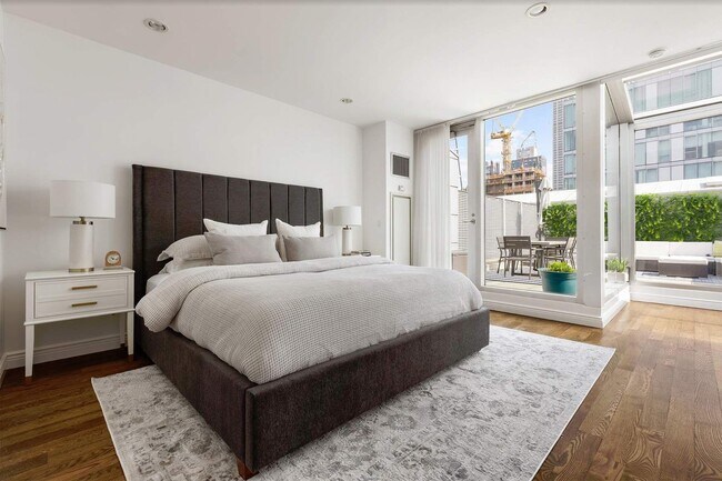 Building Photo - 225 5th Ave