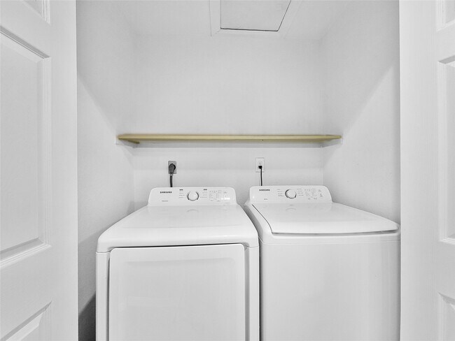 Building Photo - 2626 Holly Hall St