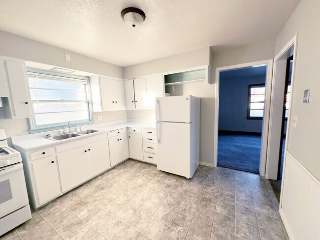 Building Photo - Rare 3 bedroom plus office home for rent!