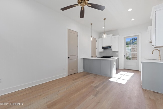 Building Photo - 210 Steiner Oaks