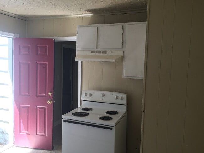 Building Photo - **AVAILABLE NOW**Near Ft. Benning/Columbus, GA 3 Bedroom / 1 Bathroom Home for Rent***