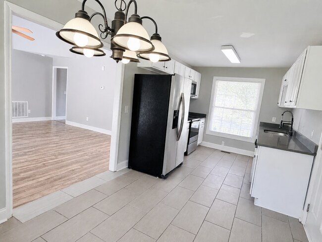 Building Photo - 128 S Wrenwood Dr