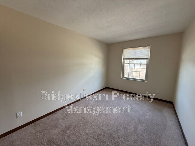 Building Photo - 1444 Minstrel Dr