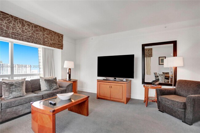 Building Photo - 1435 Brickell Ave