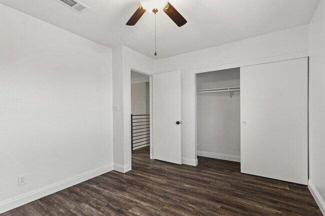 Building Photo - Welcome to your entertainers dream home!
