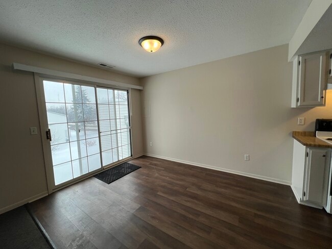 Building Photo - 611 E Burnsville Pkwy