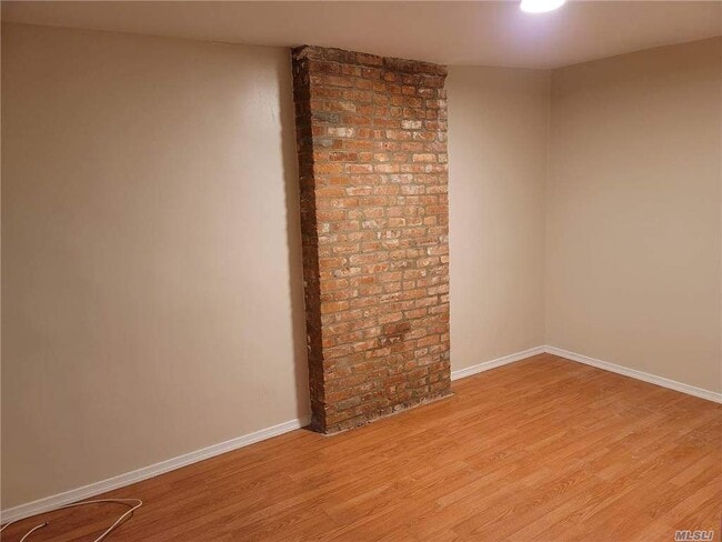 Building Photo - 200 Hart St