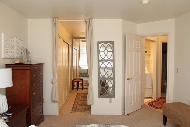 Building Photo - 5064 Foothills Dr