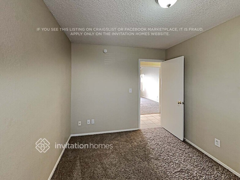 Building Photo - 1102 E Annette Dr