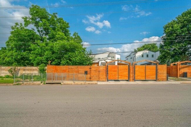 Building Photo - 4313 Banister Ln