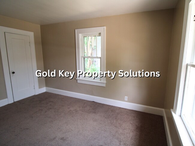 Building Photo - 3 BR 1 BA House with Enclosed Front Porch ...