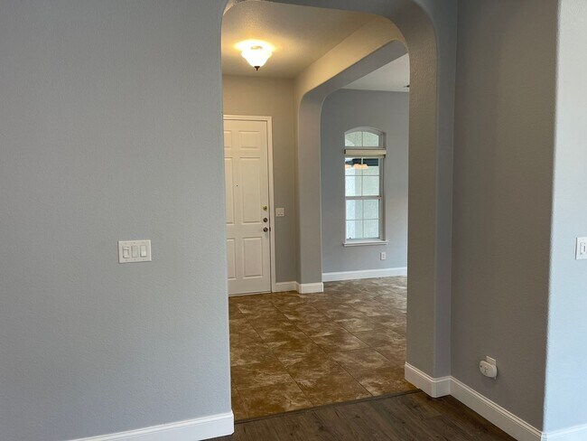 Building Photo - Immaculate 4br Pet Friendly Home in Morada