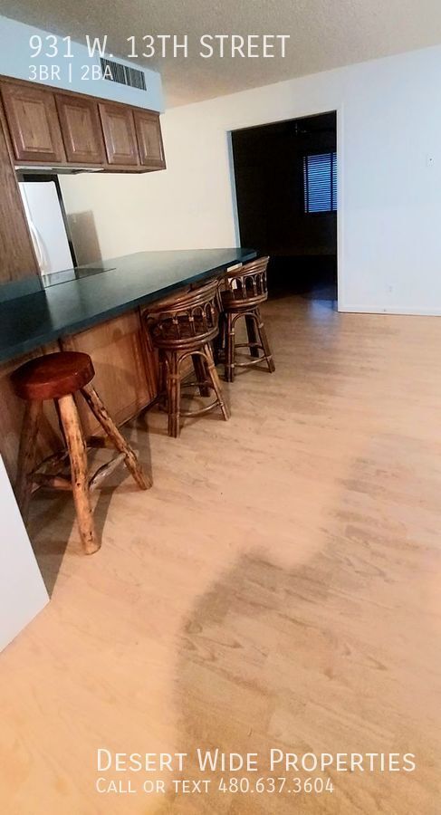 Building Photo - 931 W 13th St