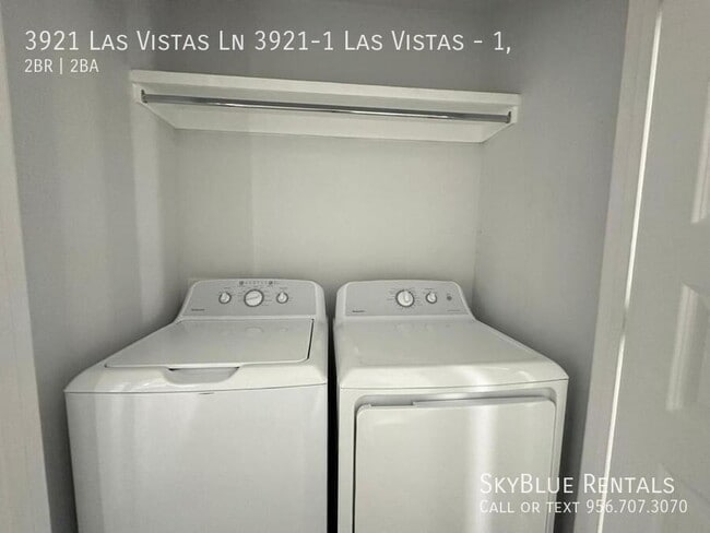 Building Photo - 3921 Las Vistas Ln