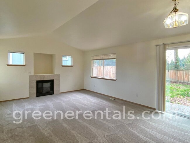 Building Photo - 3BR 2BA Townhouse Located off Steilacoom Rd