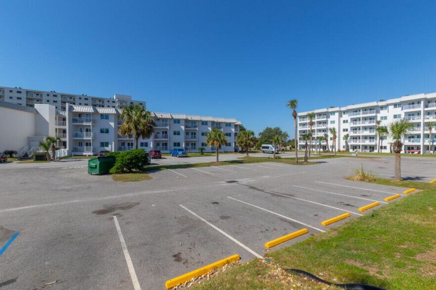 Building Photo - 400 Plantation Rd