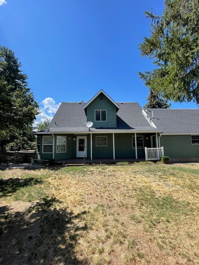 Building Photo - Beautiful 3 bed 2 bath - pets allowed! ***...