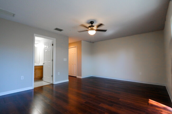 Building Photo - Spacious 3-Bedroom Townhouse with 3.5 Bath...