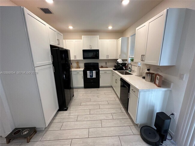 Building Photo - 1030 SE 23rd Terrace