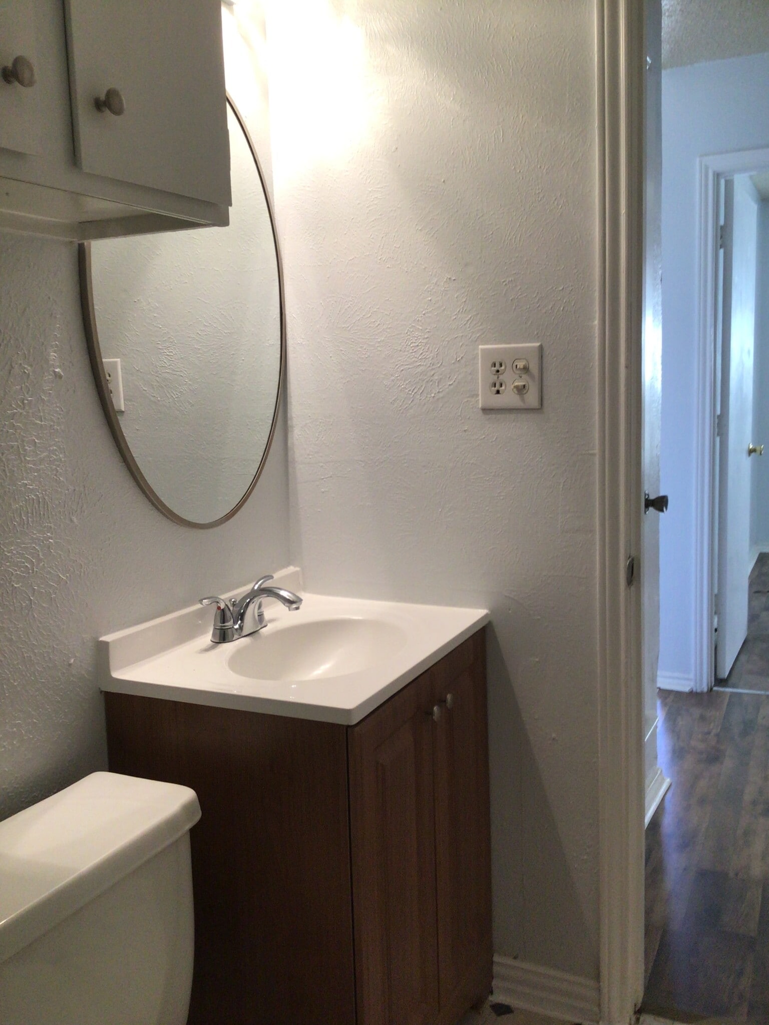 Building Photo - 304 E Oakdale St