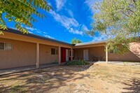 Building Photo - Clean and Airy Casita with Tons of Storage!