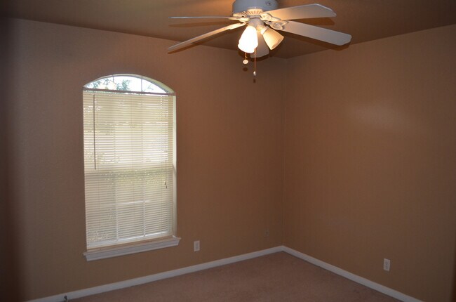 Building Photo - Fantastic 4BR/2BA in Highly Sought After Country Trails!