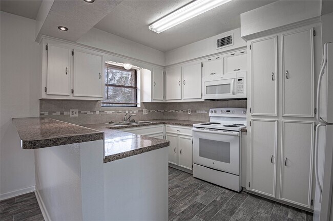 Building Photo - 4 Barre Ln